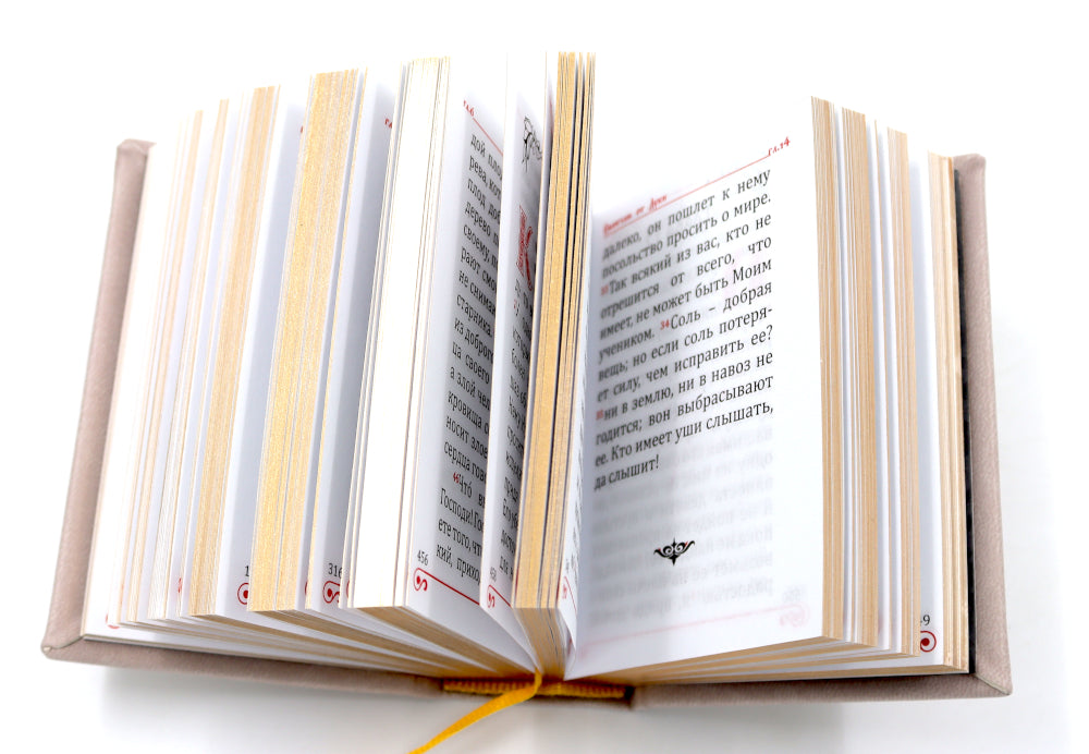 Святое Евангелие карманное: кожа натуральная, золотой обрез, тиснение, цв.серый