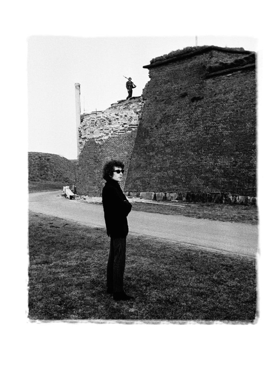 100 песен и портретов