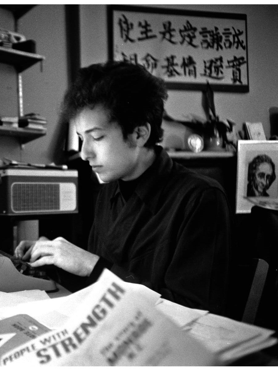 100 песен и портретов