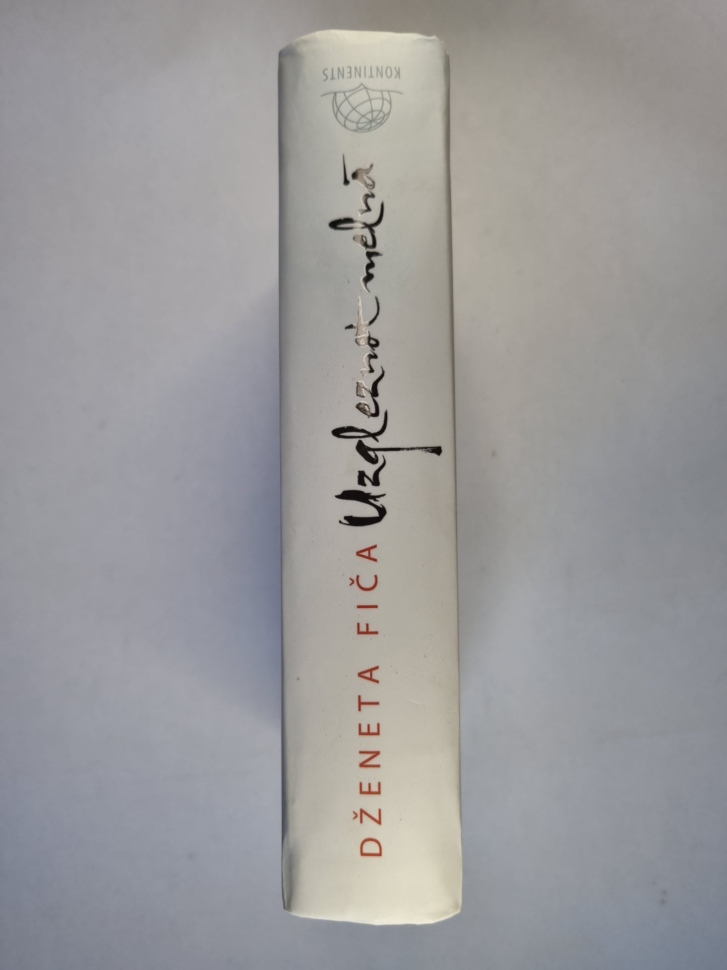 Uzgleznot melnā (LAT)