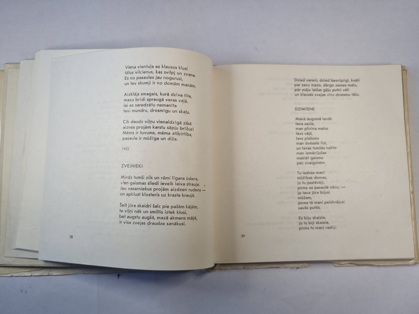 Baltais sols. Bulgāru dzejas izlase (LAT)