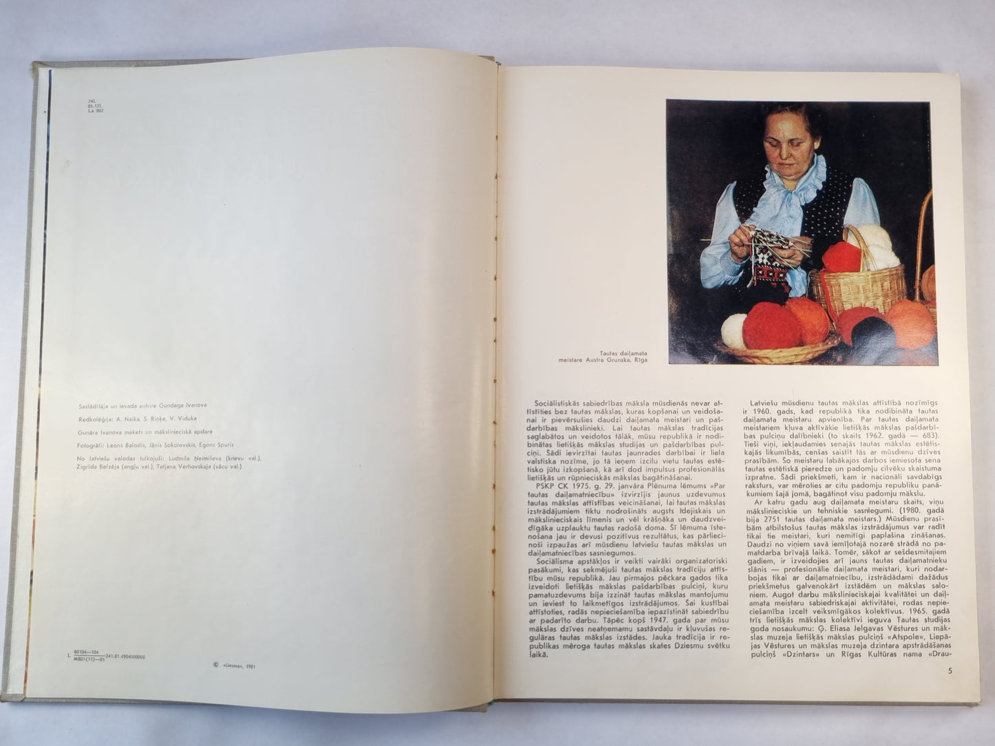 Latviesu mūsdienu tautas māksla. Reproduction d'albums