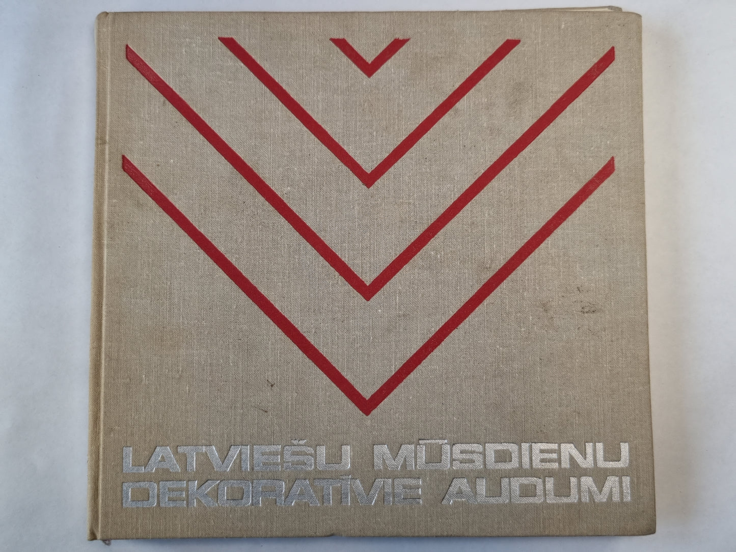 Latviešu mūsdienu dekoratīvie audumi