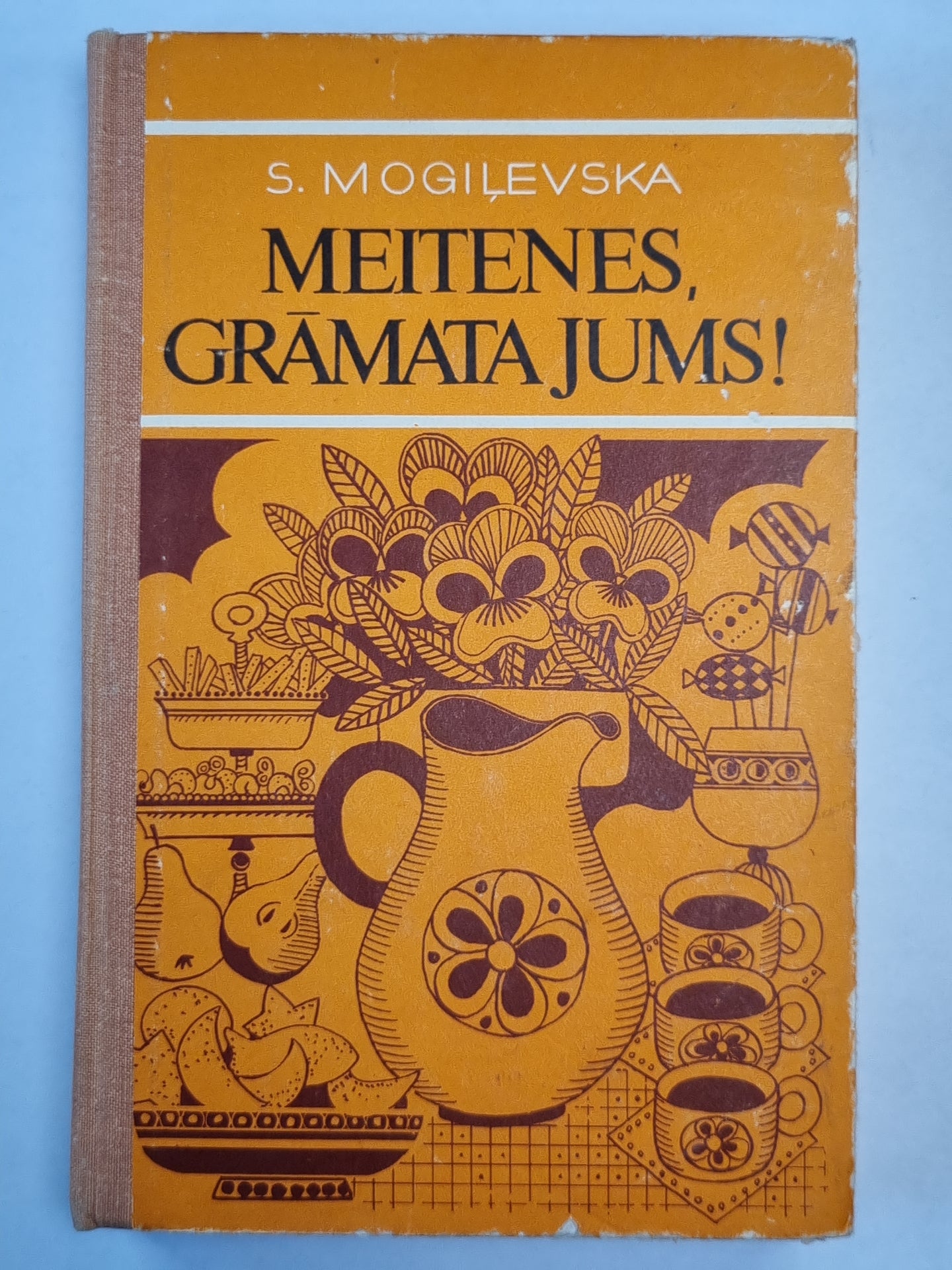 Meitenes, grāmata jums!
