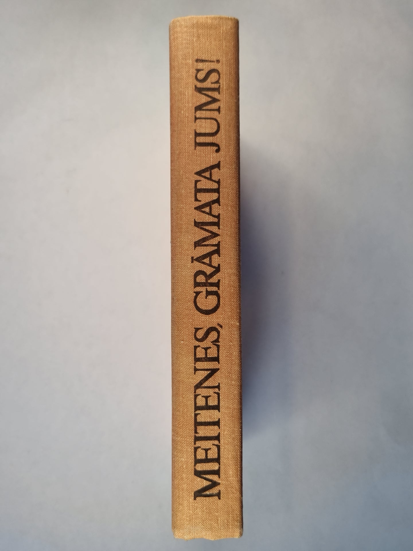 Meitenes, grāmata jums!