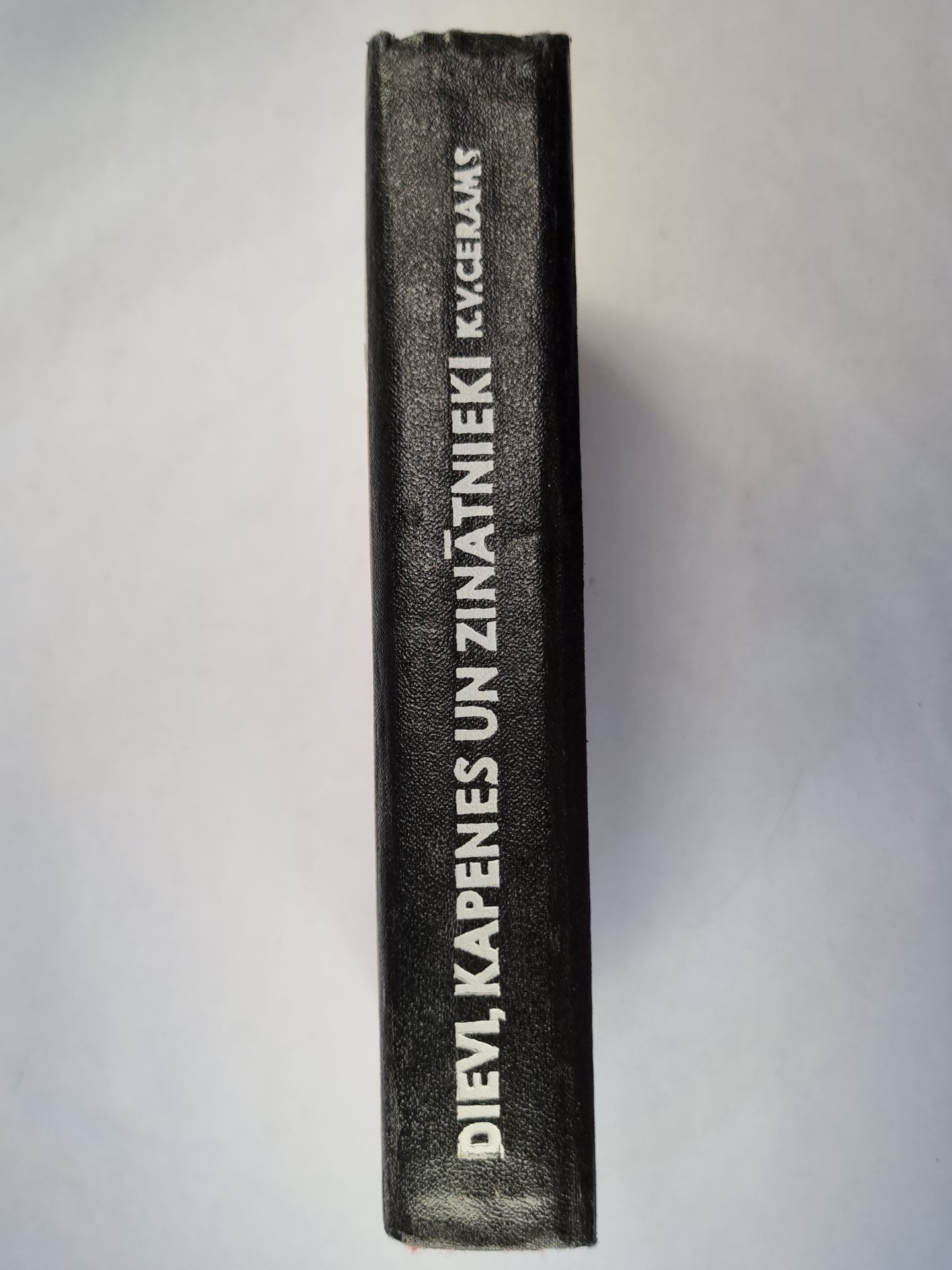 Dievi, kapenes un zinātnieki