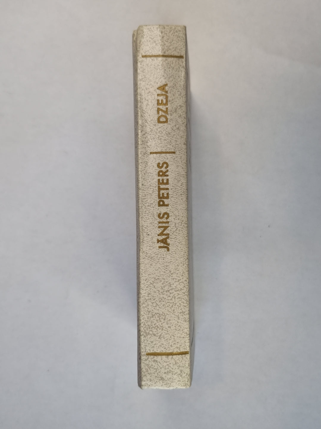 Svētā mierā, sāpes mūžīgās