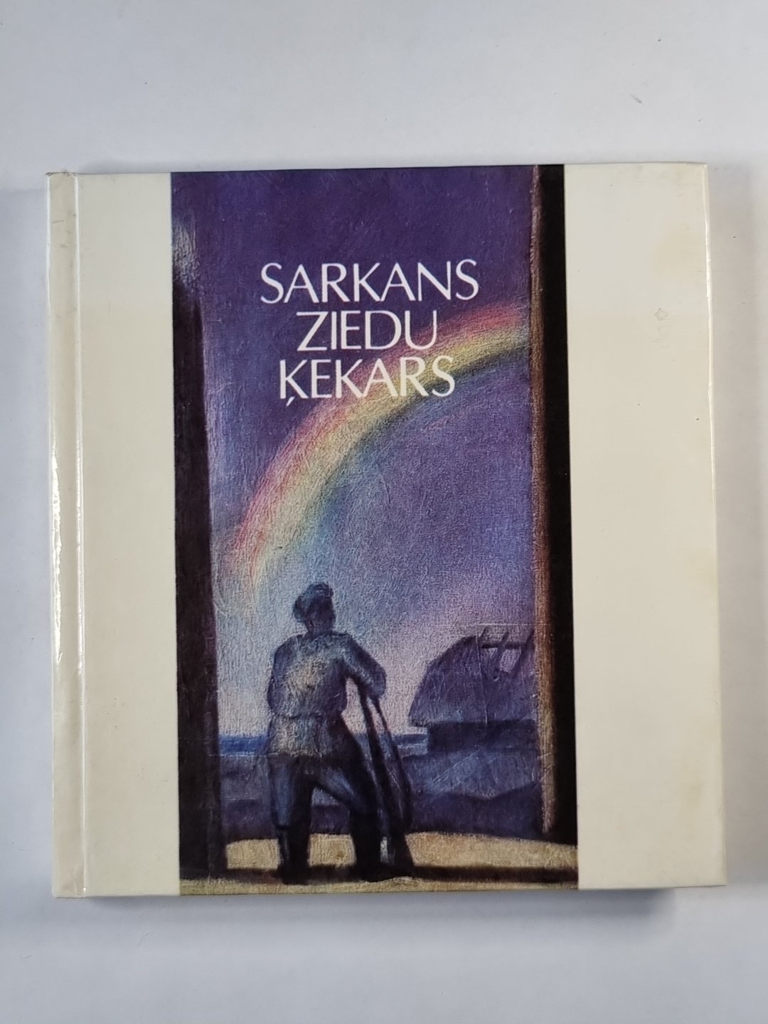 Сарканс зиеду Кекарс. Дзея пар Октробри и Пилсонькару