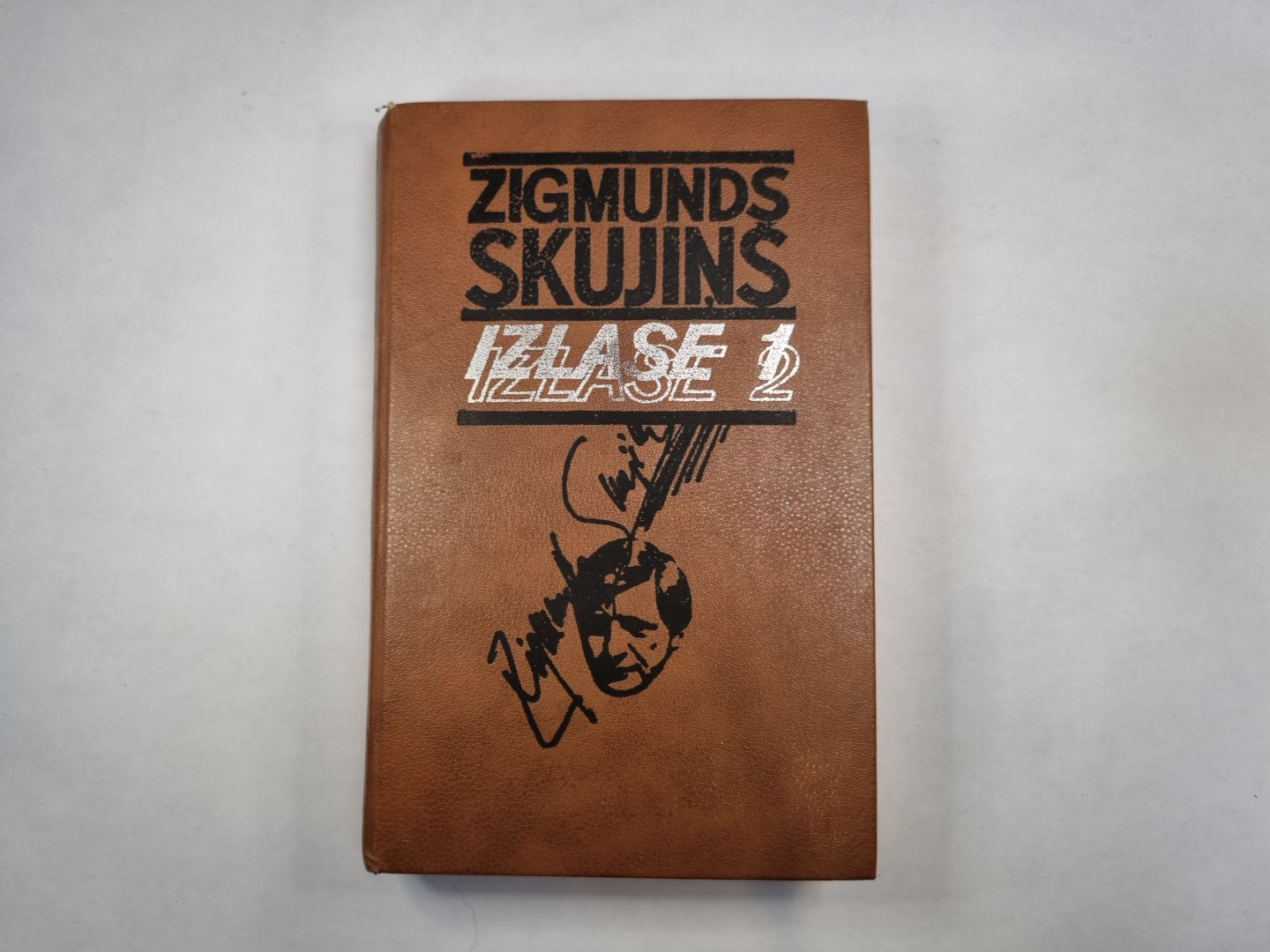 Изласе. Divos sejumos. 1 сейум