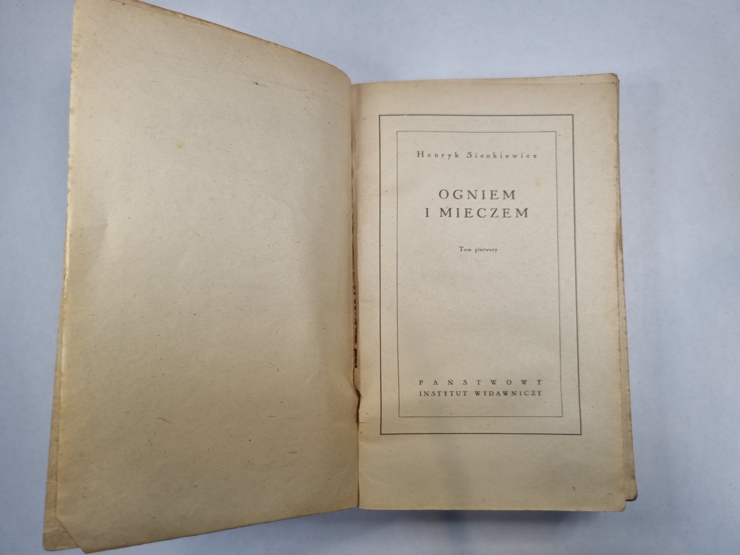 Ogniem i mieczem. Tom 1