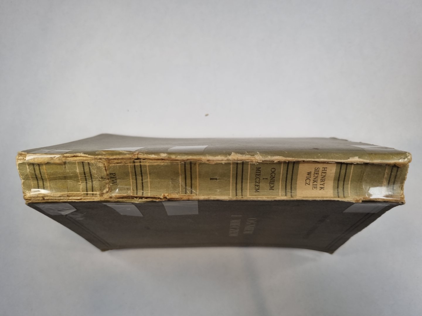 Ogniem i mieczem. Tom 1