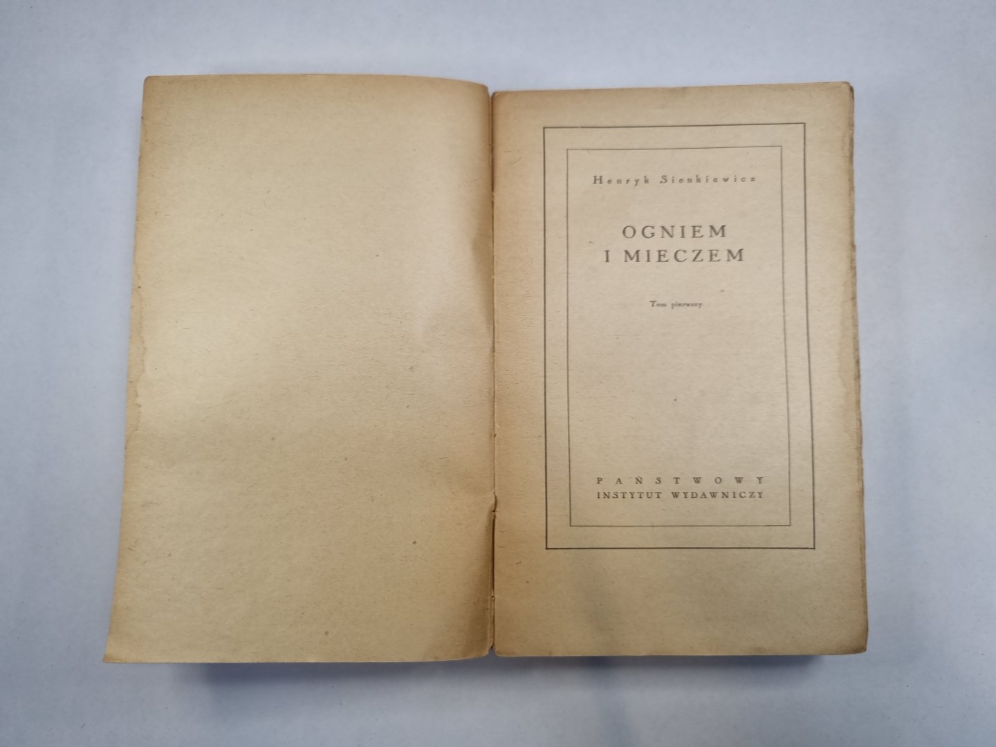 Ogniem i mieczem. Tom 1