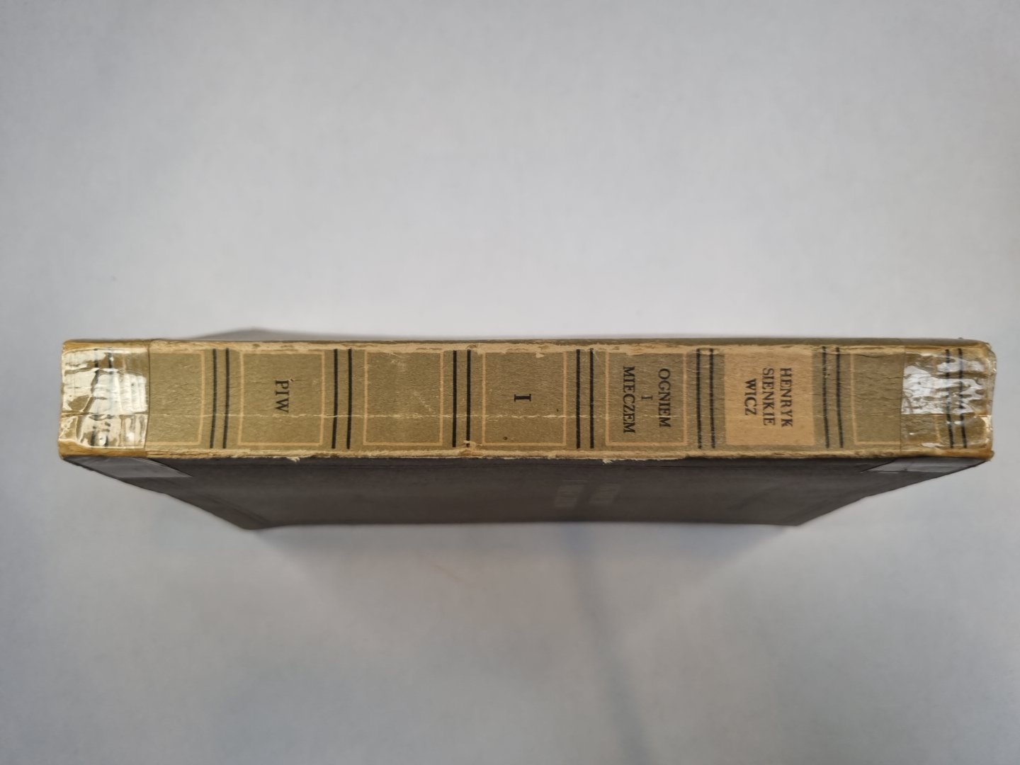 Ogniem i mieczem. Tom 1