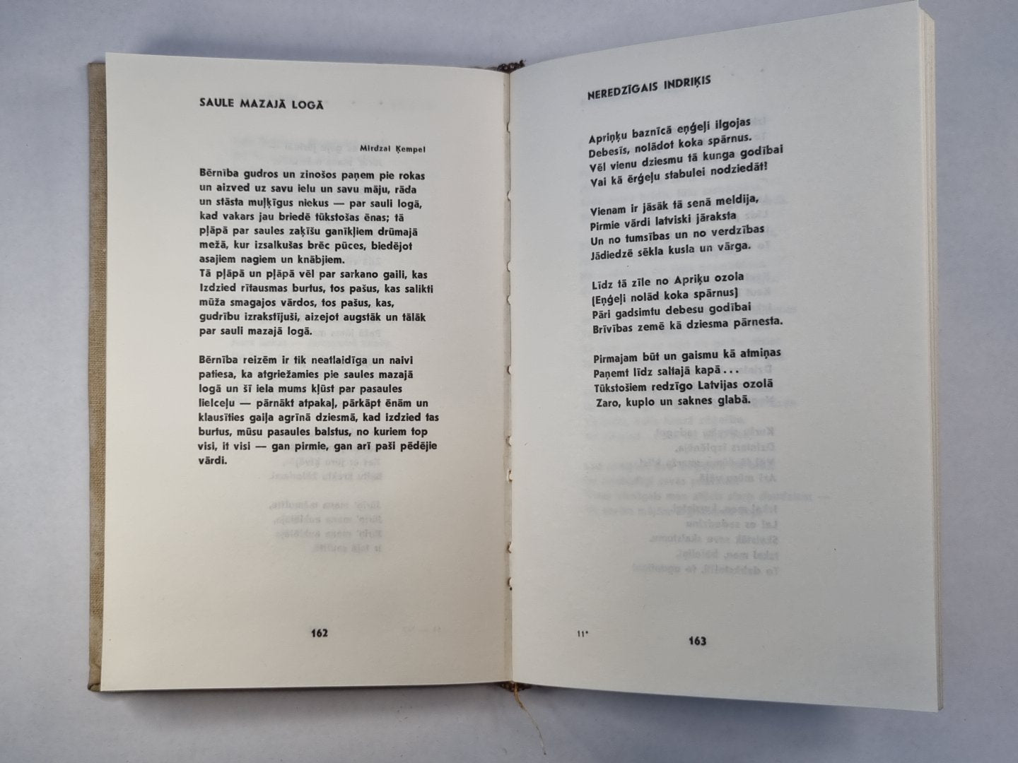 Pēdu puķes. Dzeja 1964-1985