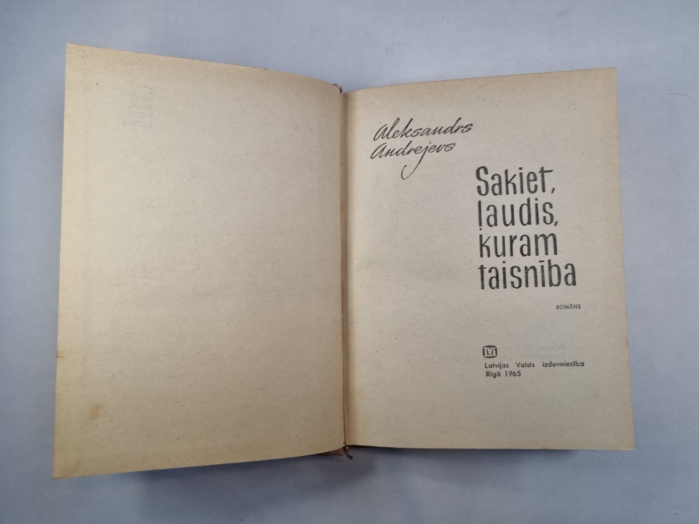 Сакиет, Людис, курам тайсниба