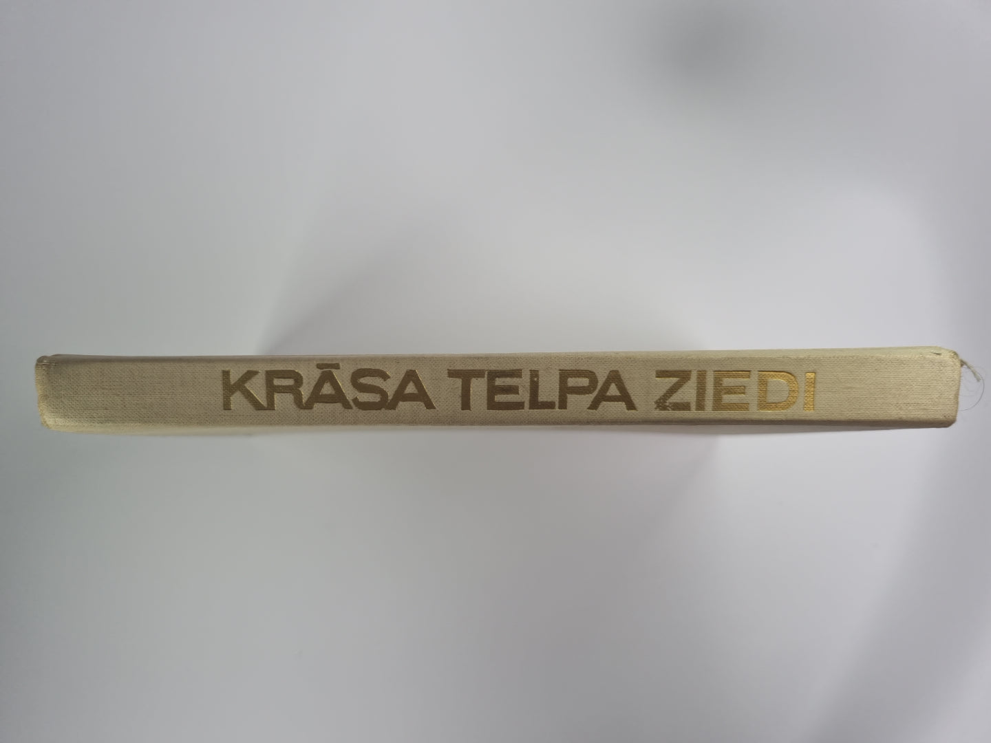Krasa, telpa, ziedi