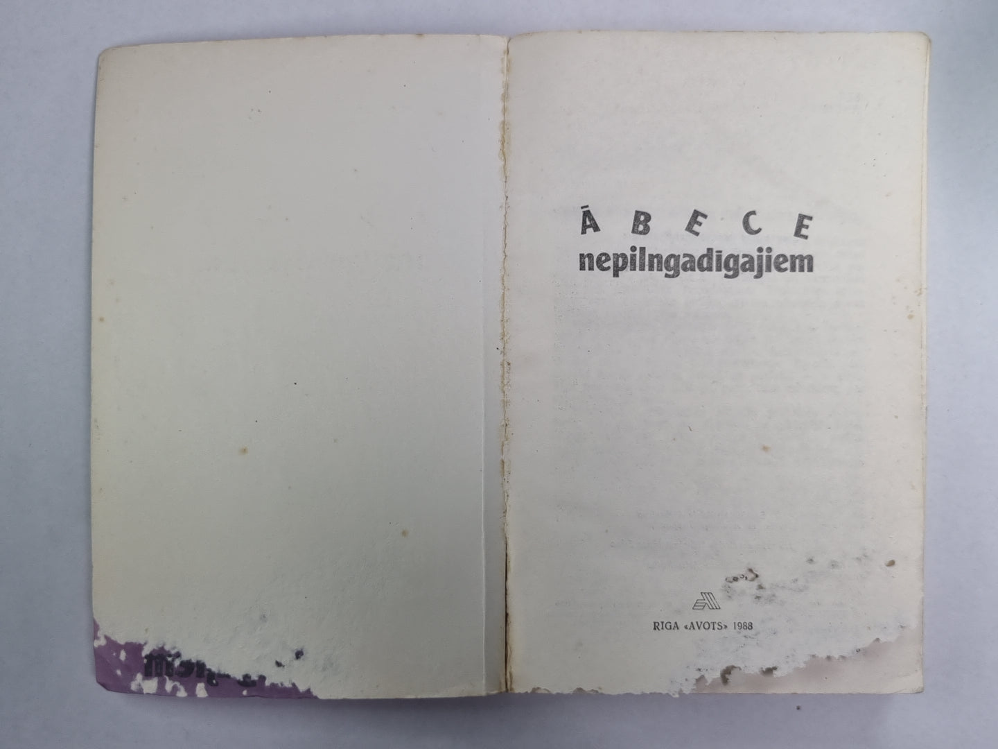 Ābece nepilngadīgajiem