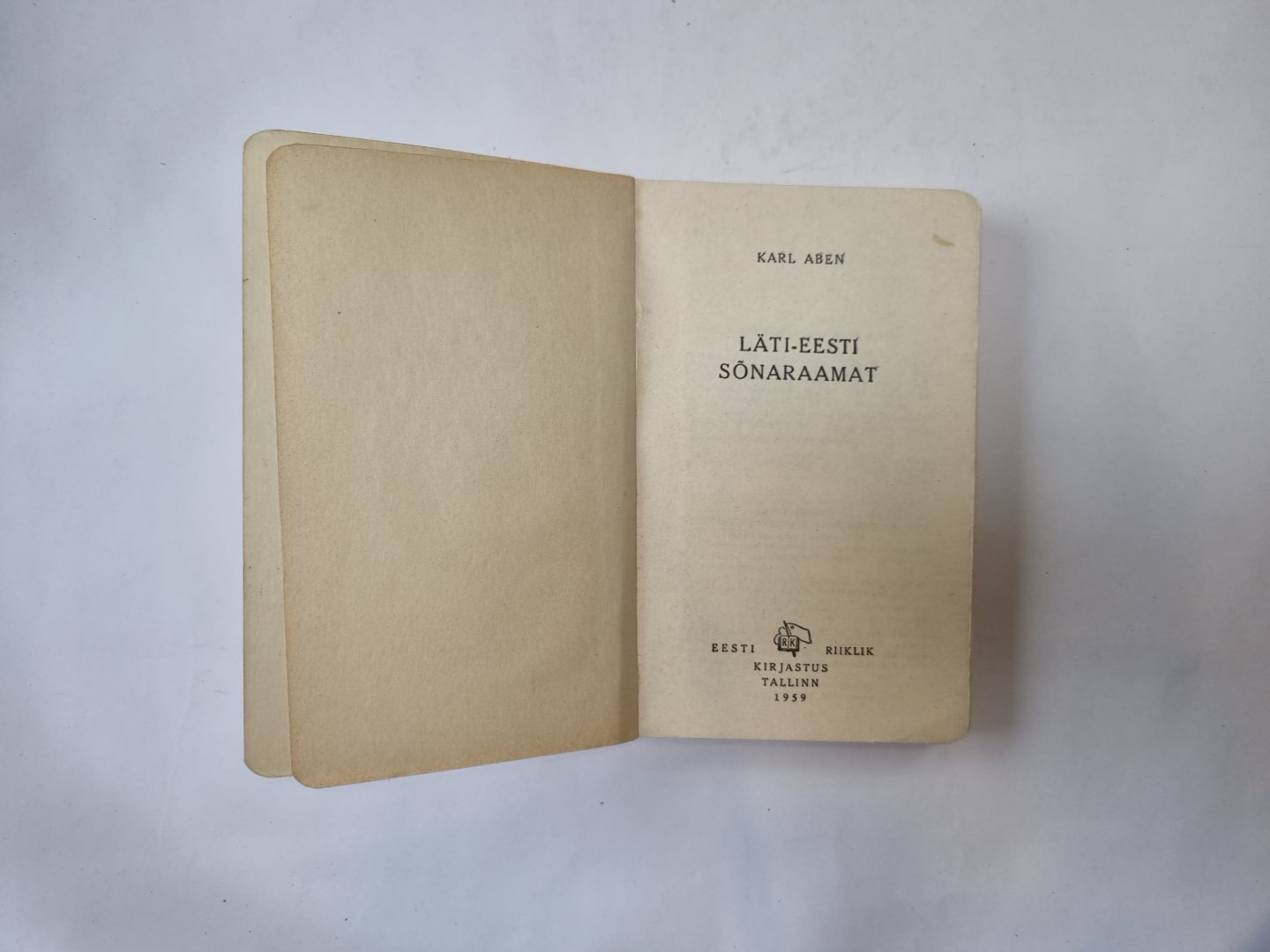 Lati-eesti sonaraamat