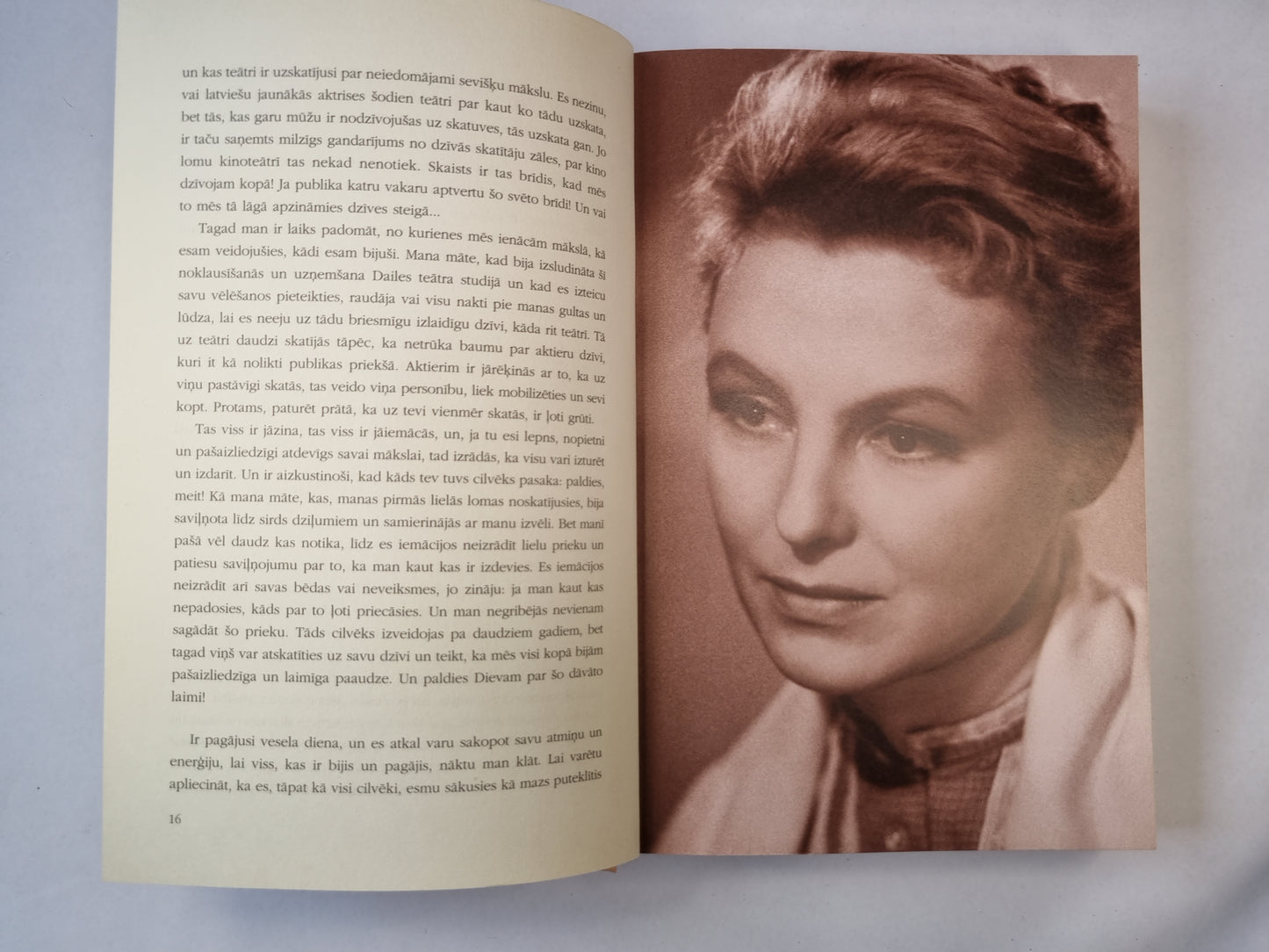 Земчеши. Миркли но манас дзивес (лат.)