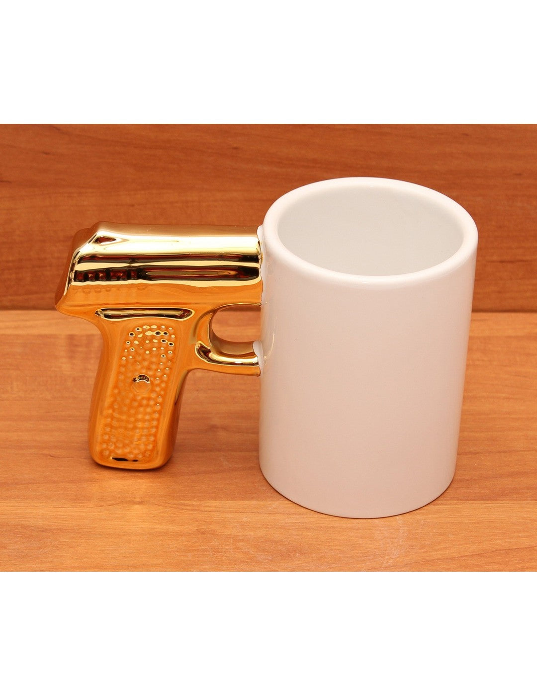 Кружка с фигурной ручкой "Золотой пистолет" 